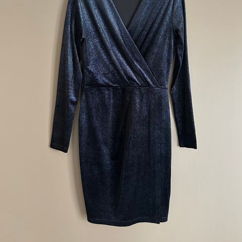 Mørkeblå kjole fra mbyM