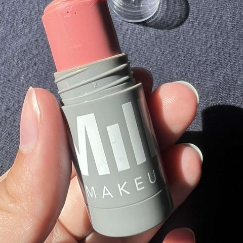 Nesten ny blush -MILK