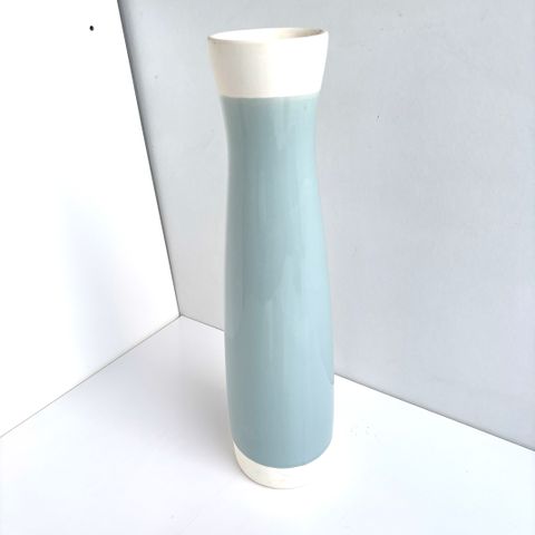 Lyseblå(grå) høy keramikk-vase