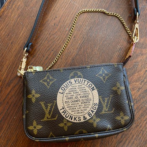 Louis Vuitton mini pochette monogram