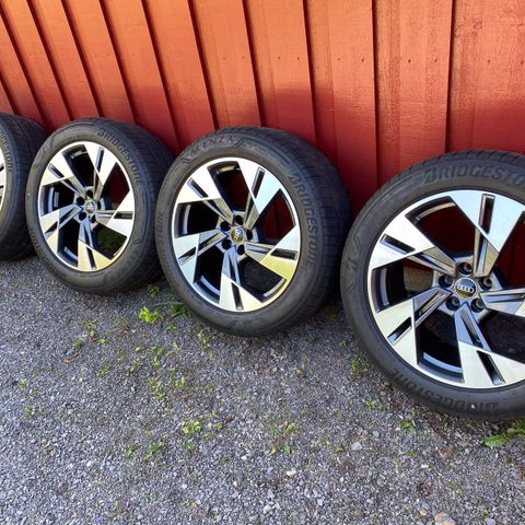 Felger og sommerdekk Audi e-tron 255/50 R20