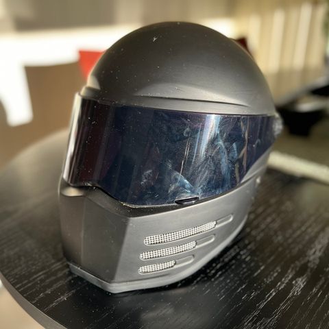 Bandit Fighter hjelm, nesten som ny