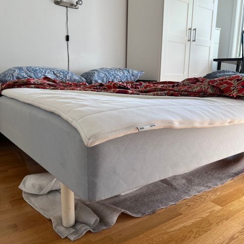 Gratis Seng 150cm med mattress