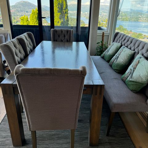 Eik bord fra Bohus med 4 stoler og 1 spisesofa