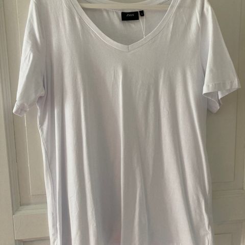 Bright White T-Shirt. Fra Zizzi .Str.S