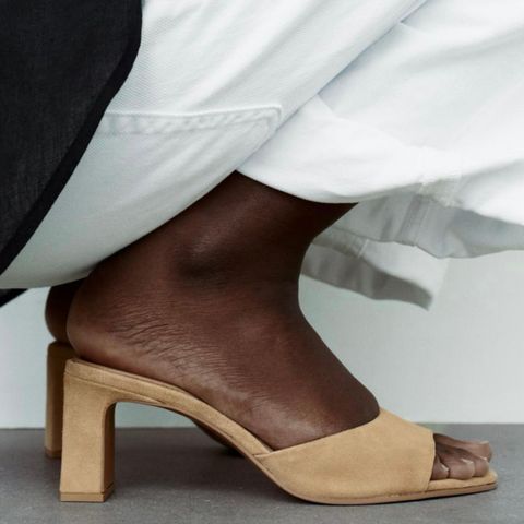Semsket åpen sko med bred hæl fra Zara str 37