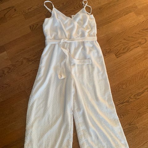 Jump suit hvit str 40