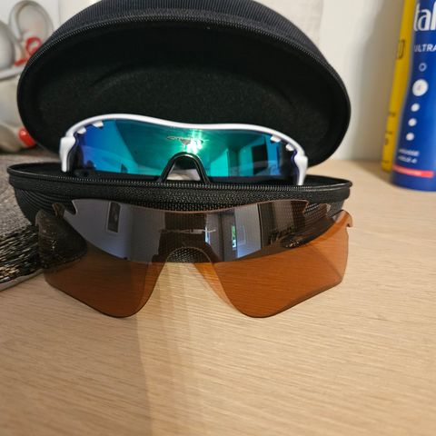 Oakley Radar Lock