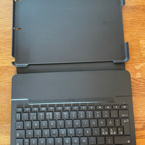 Selger et Logitech Slim Folio tastatur til iPad 7.+8. gen.