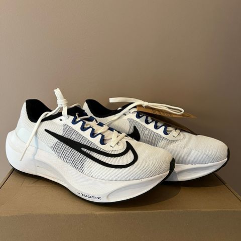 Nike Zoom Fly 5 (str 40,5)