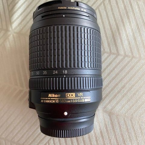 NIKON AF-S DX NIKKOR 18-140mm f/3.5-5.6G ED VR