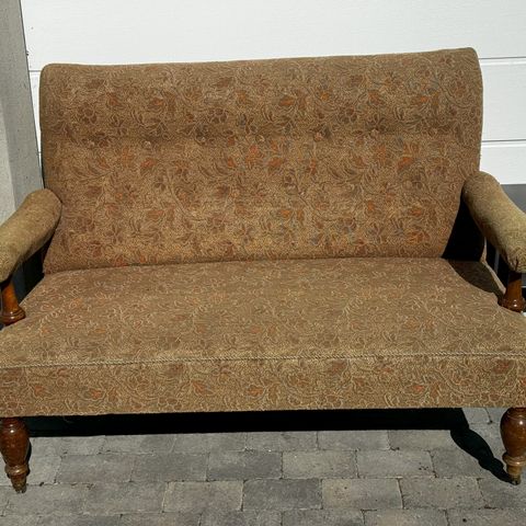 Antikk sofa (ca 100 år)