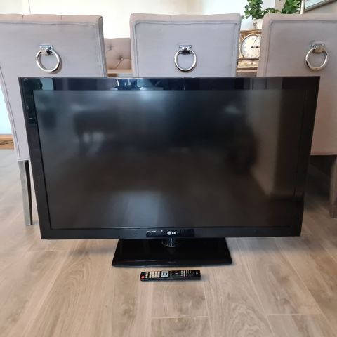 LG 46" Full HD LCD TV