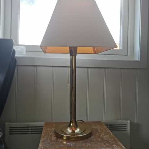 Stor Tung Nydelig Retro Vintage Bordlampe med Messingfot Messinglampe