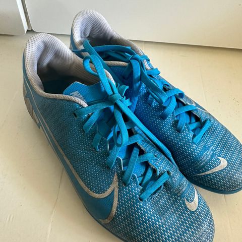 Nike fotballsko str 38,5