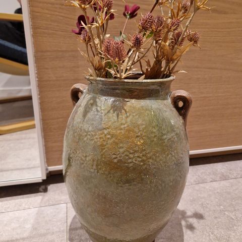 Stor vase/urne RESERVERT