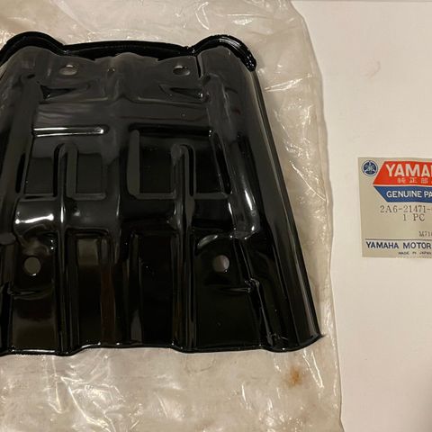 Yamaha DT 125/175 motorplate 2A6-21471-00-33