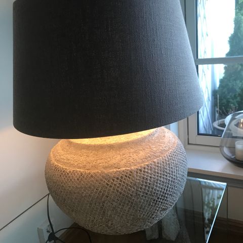 Lekker bordlampe til salgs.