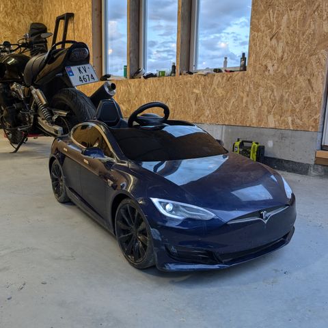 Tesla Model S Radioflyer elektrisk lekebil for barn