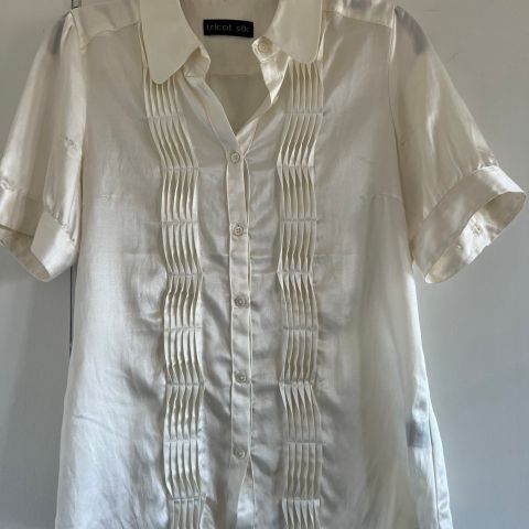 Topp/bluse i silke med detaljer - Tricot silk