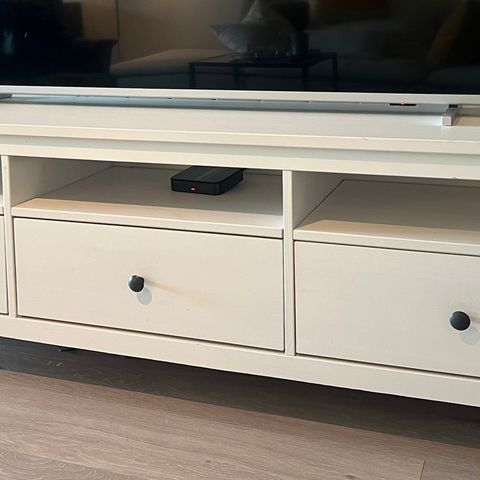 Hvit Hemnes TV-benk fra Ikea