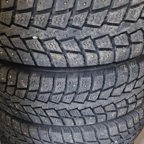 245/75R16 Kumho piggdekk