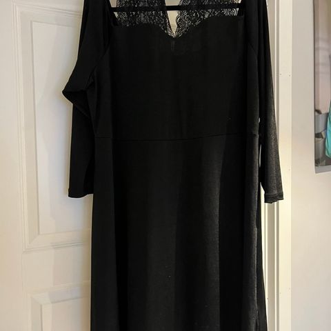 Pen kjole i svart str 52/54 🌸