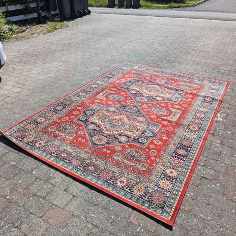 Stort og fint teppe i persisk stil