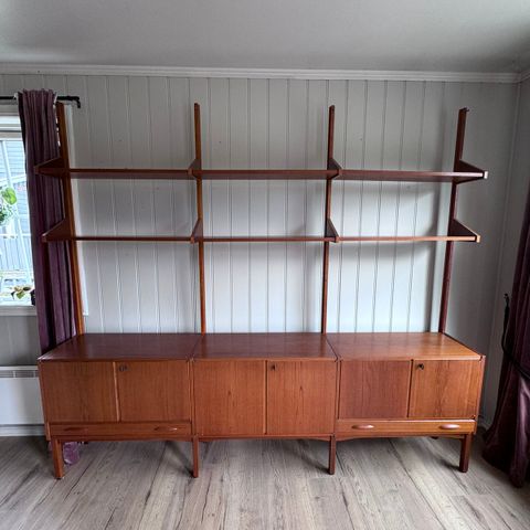 Teak reol / skjenk fra 60/70 tallet