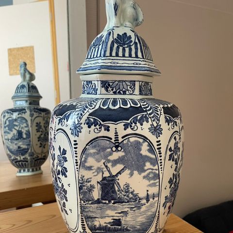 Royal Sphinx Delft hand painted pottery urn with cat finial, 19th century.