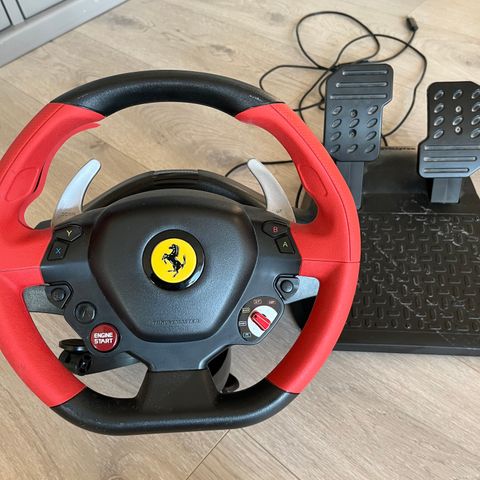 Ratt og pedal. Xbox Thrustmaster Ferrari