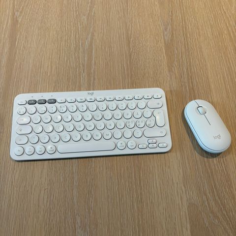 Logitech tastatur og datamus