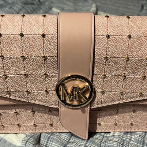 Ny Michael Kors veske (Rosa Greenwich crossbody) selges under halv pris