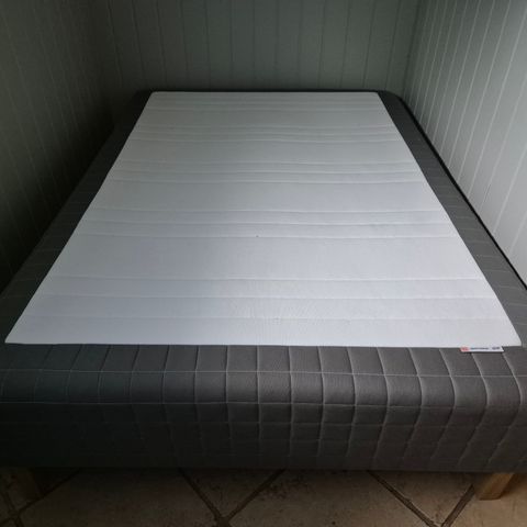 Pent brukt IKEA ramme madrass 140 x 200 cm