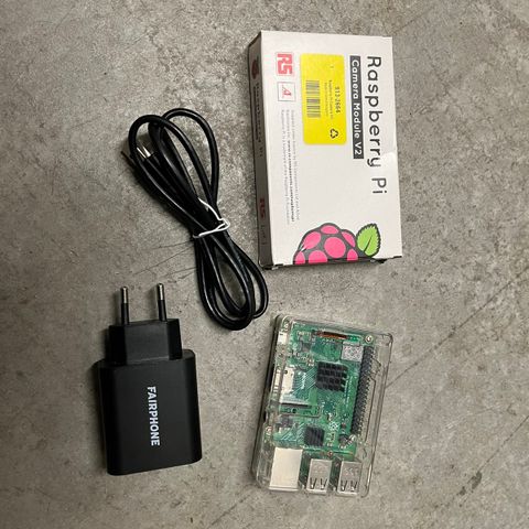 Raspberry pi 3B+ med kamera og case selges