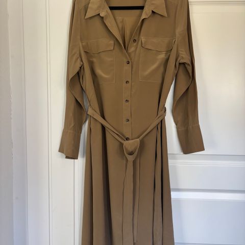 Beige / brun kjole i 100% silke