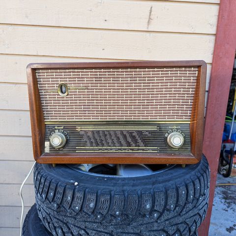 Vintage radio selges