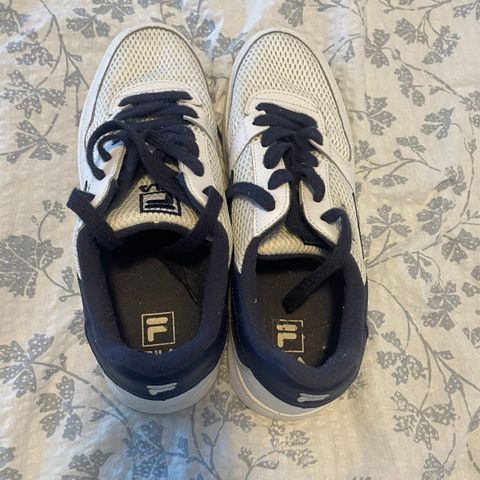 Fila sko str 45