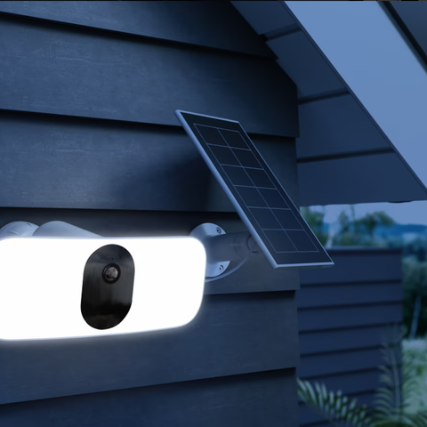 Arlo Pro 3 Floodlight Trådløs Overvåkingskamera med solcellelader