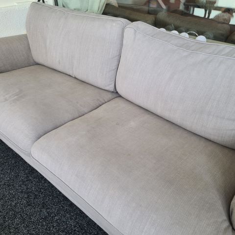 Pent brukt IKEA-sofa lys grå