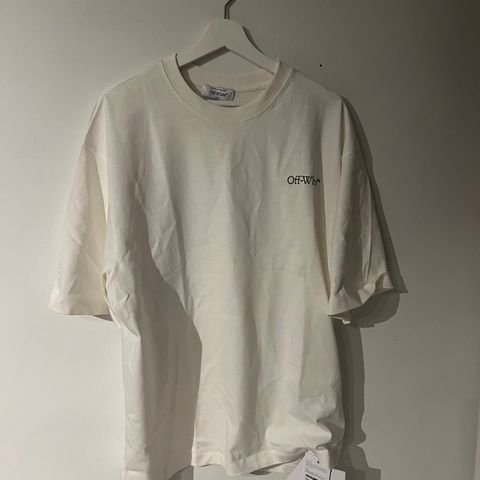 Off white t skjorte