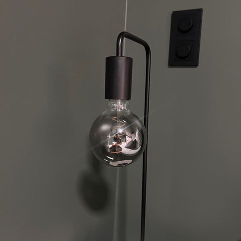 Pen bordlampe / nattbordslampe