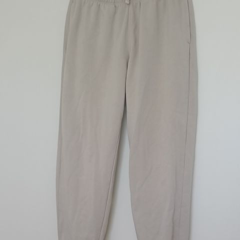 Beige joggebukse fra HM størrelse M