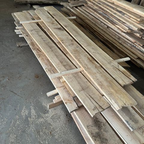 Møbeltørr heltre plank av eik, ask , kirsebær, barlind, 2-4 meter