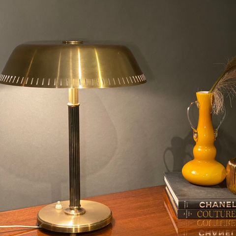 Modernistisk vintage bordlampe