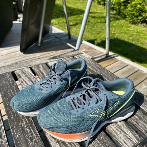 Mizuno wave Skyrise 3 joggesko str 44,5