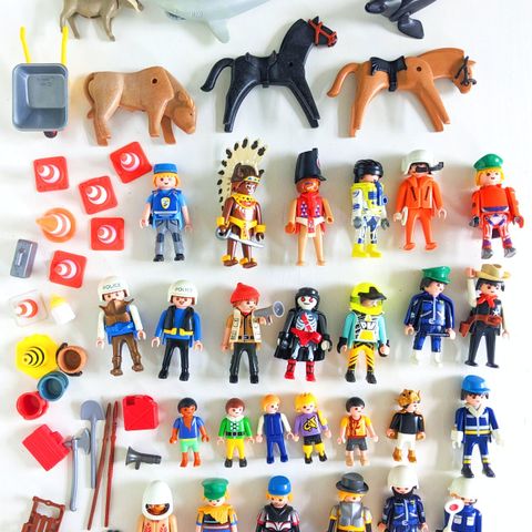 Playmobil - 26 menneskefigurer, 6 dyr og masse tilbehør