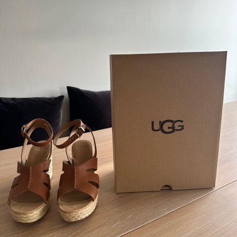 UGG Careena wedge str 40