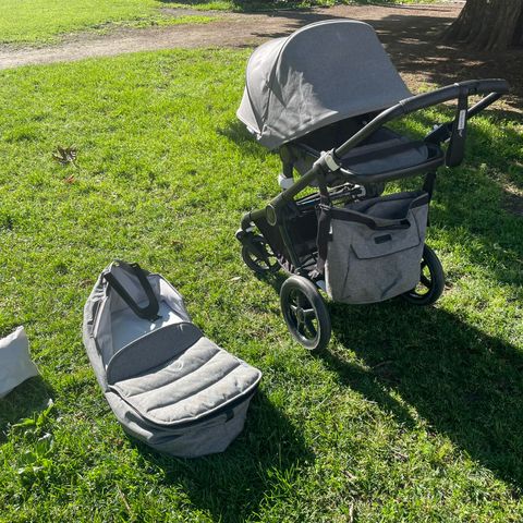 Bugaboo Fox 2 m/ liggedel, stelleveske og regntrekk