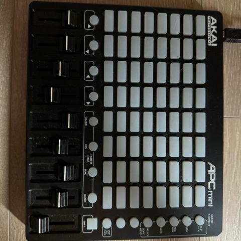 Akai Profeesional APC mini